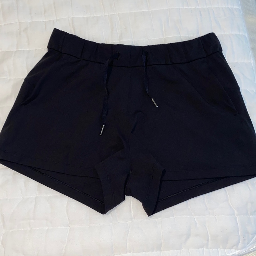 Lululemon on the fly woven short 2.5”